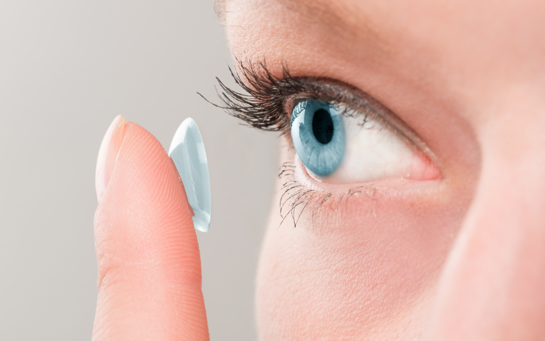Können Kontaktlinsen hinter das Auge rutschen?